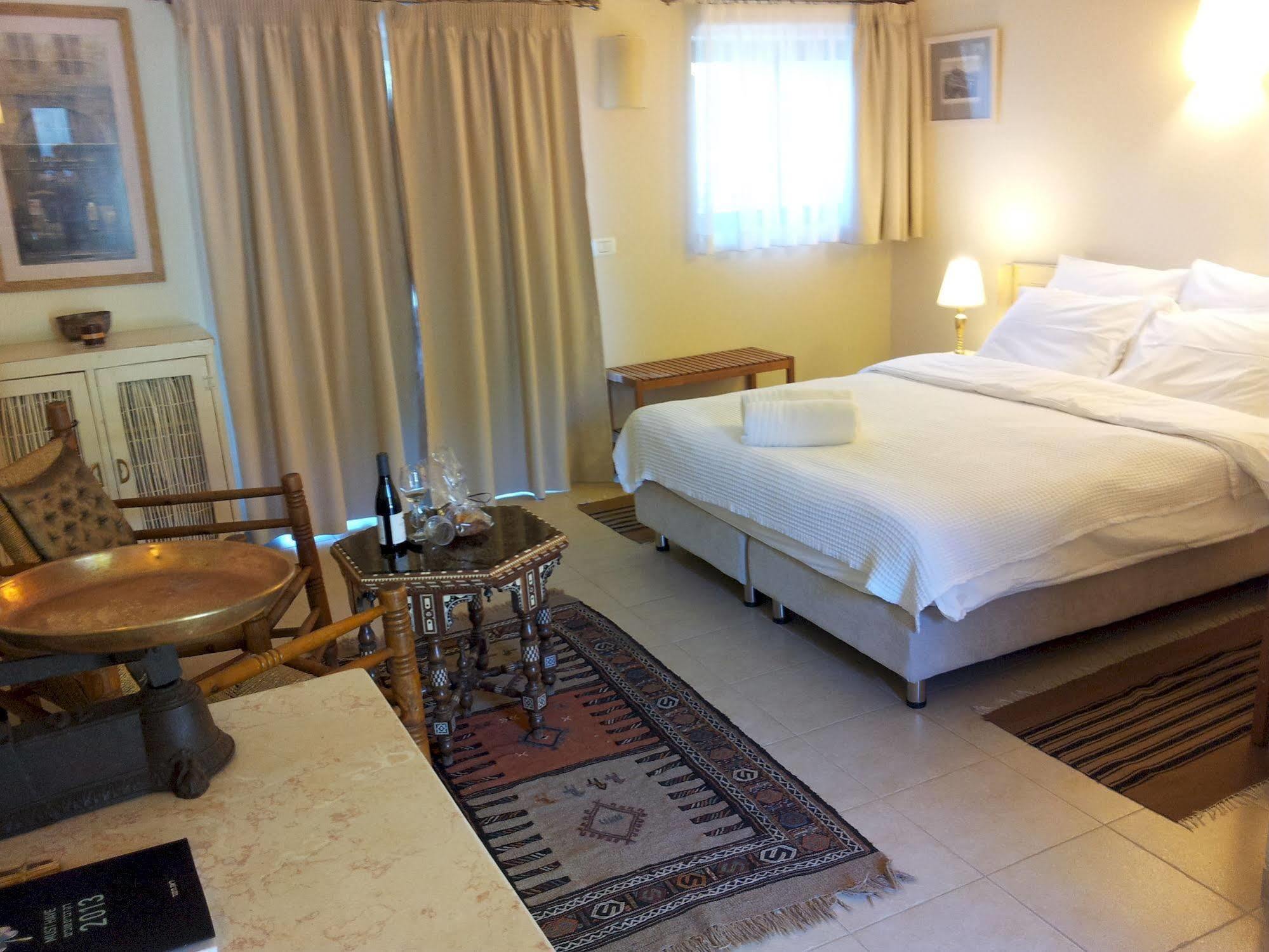 Shulamit Yard Hotel Rosh Pinna Bagian luar foto