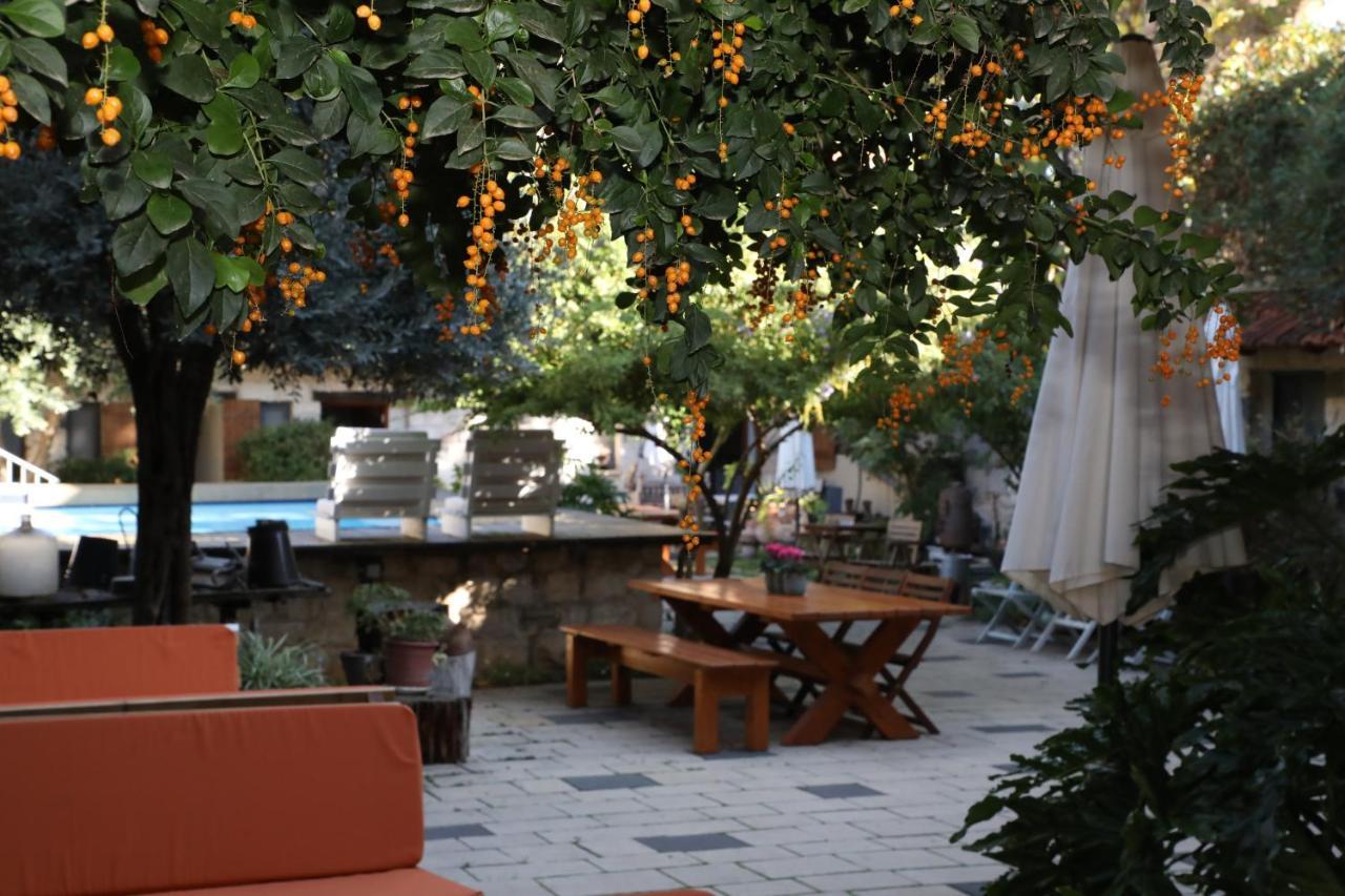 Shulamit Yard Hotel Rosh Pinna Bagian luar foto