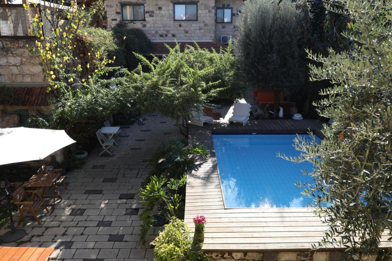 Shulamit Yard Hotel Rosh Pinna Bagian luar foto